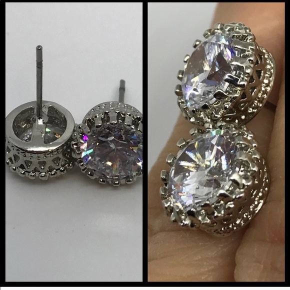 Stunning crystal studs - Picture 6 of 7